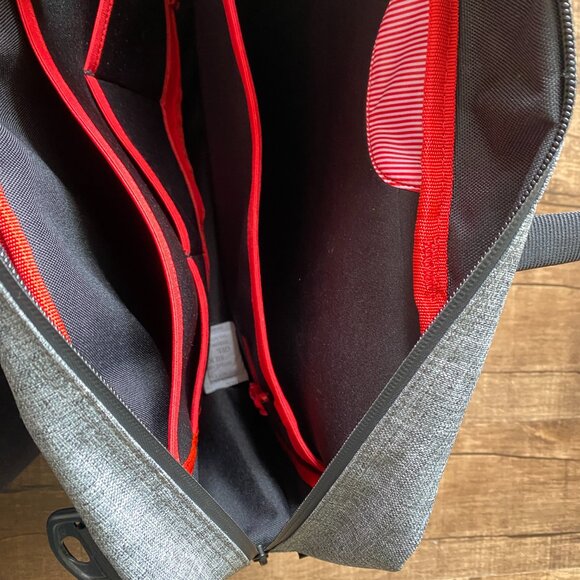 Herschel Sandford Messenger Bag in Raven crosshatch, New without tags - Picture 8 of 14